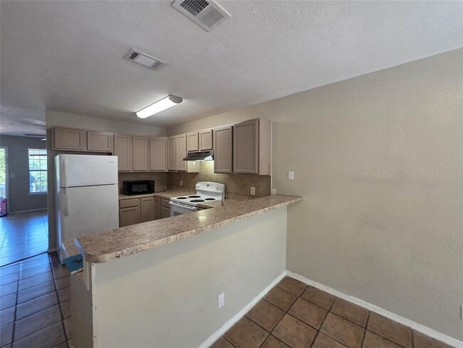 Photo - 2200 Katy Ln