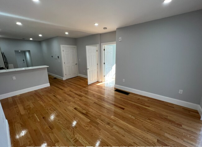 Photo - 134 Oxford St