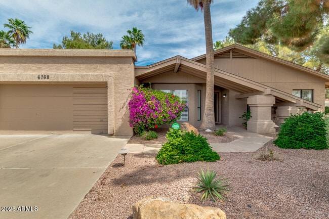 Building Photo - 6768 E Grandview Dr