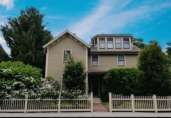 Building Photo - 149 Walnut St Unit G