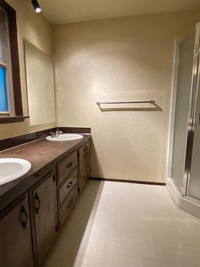 Photo - 823 SW Castilian Dr