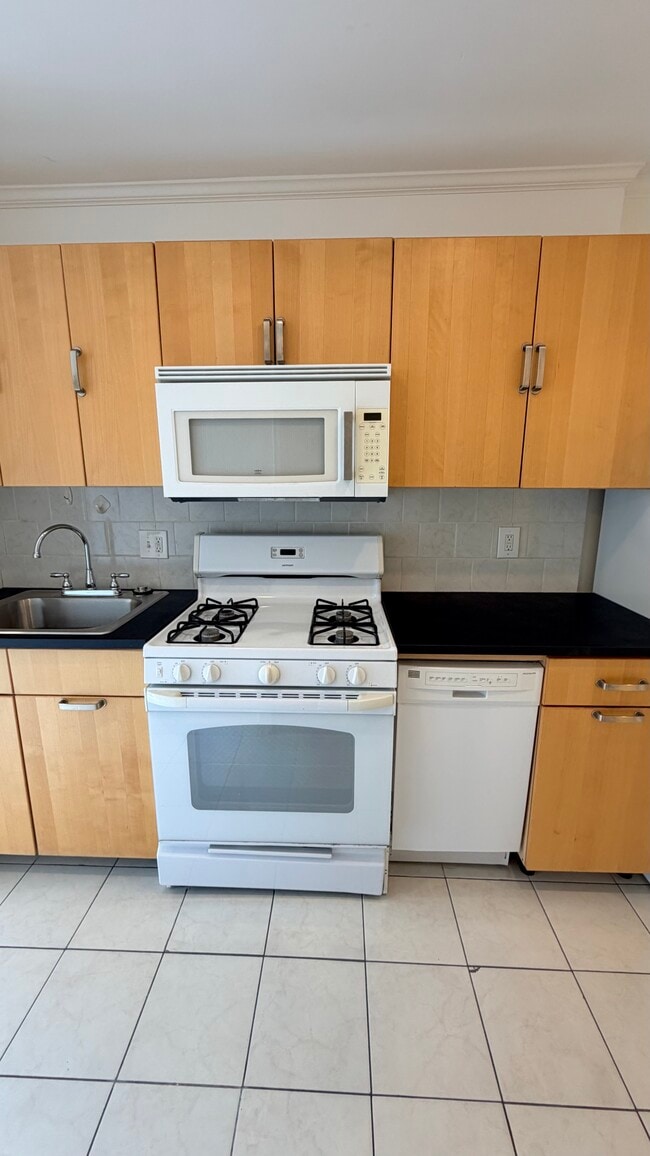 1733 Gales Pl NE Unit 1