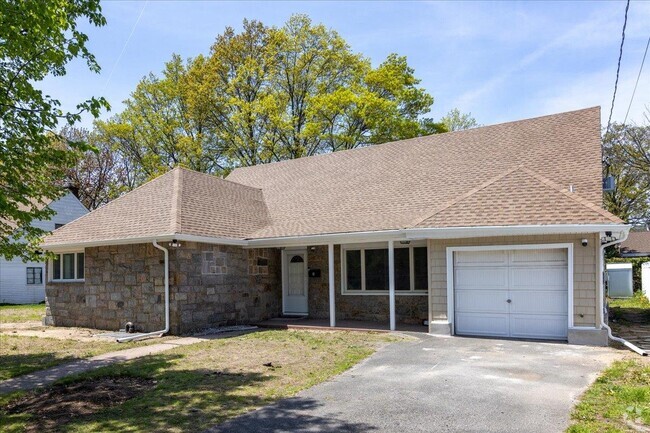 Building Photo - 3 Harvard Rd Rental