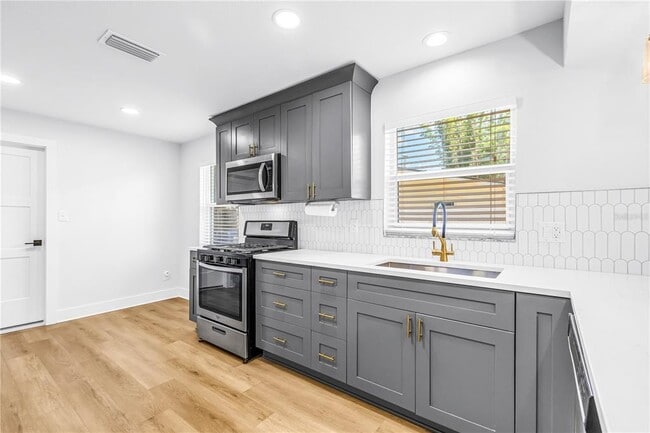 Photo - 5846 12th St S