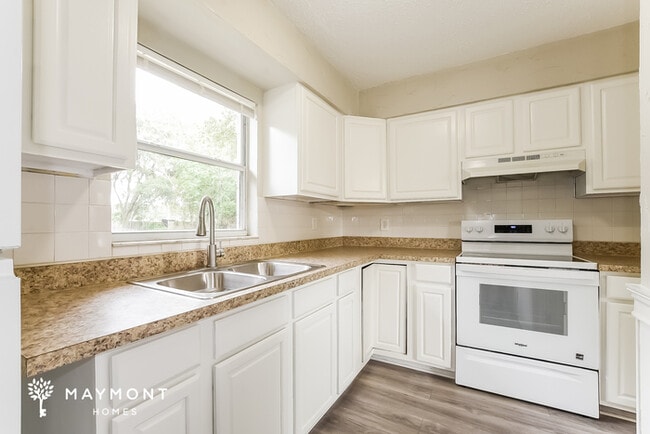 Photo - 705 Maple Ave