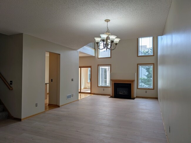 Photo - 594 Sutherland Dr