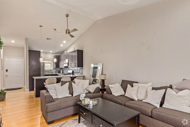 Building Photo - Renovated 2 bedroom furnished condo