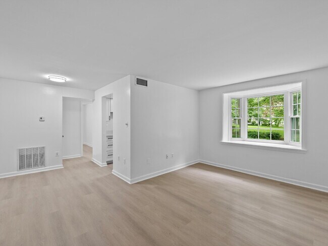 Photo - Sought-After fully remodeled Park Glen Condo Living in Arlington! Unit 104