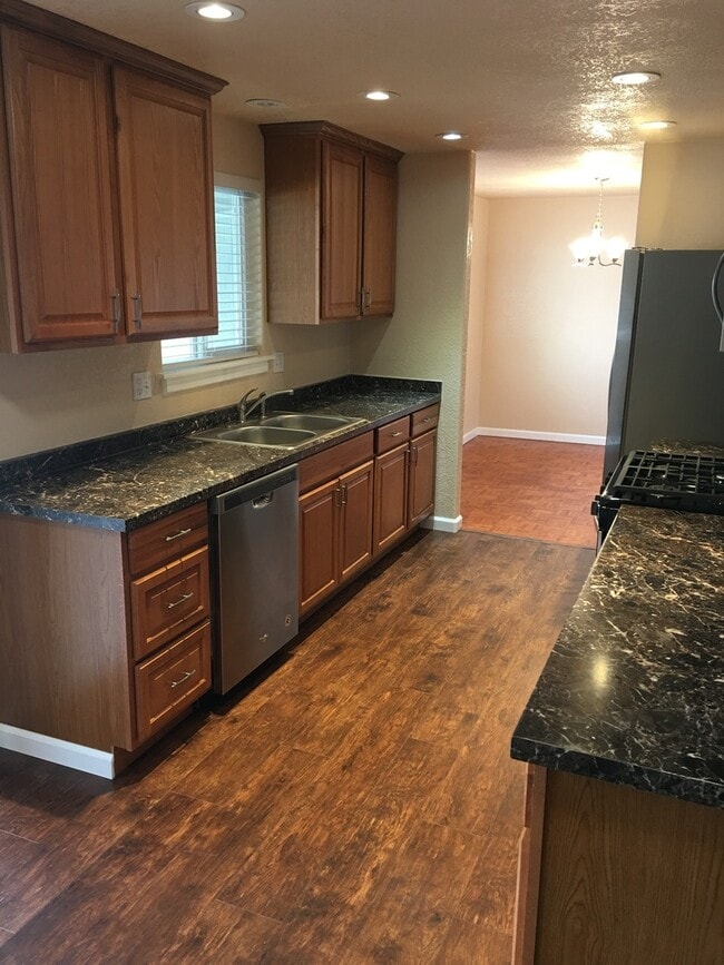 Photo - 3 bedroom 2 bathroom house - Stewart Lennox