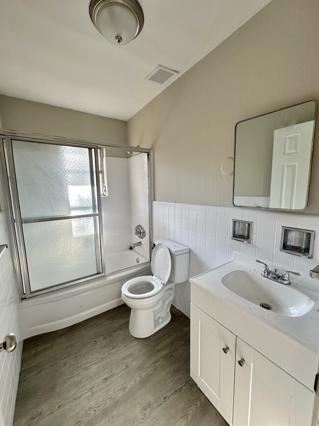 Photo - 1930 Granville Ave