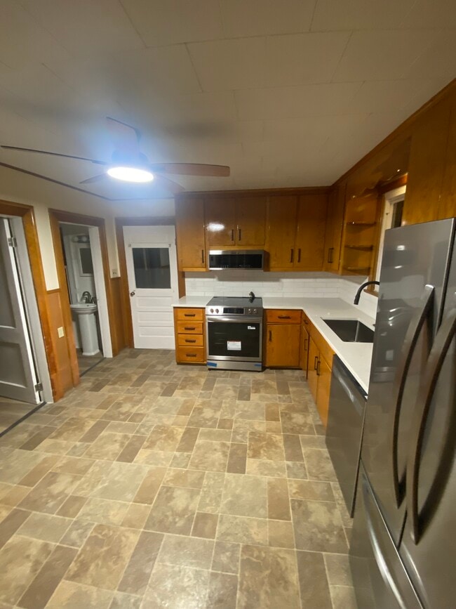 Photo - 99 Lyons St Unit Lyons St