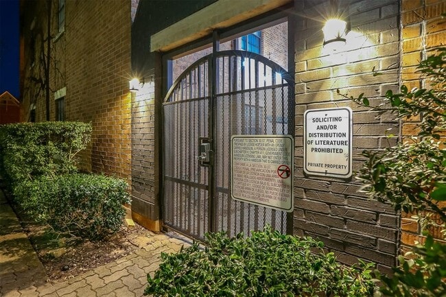 Photo - 203 E 31st St Unidad 202