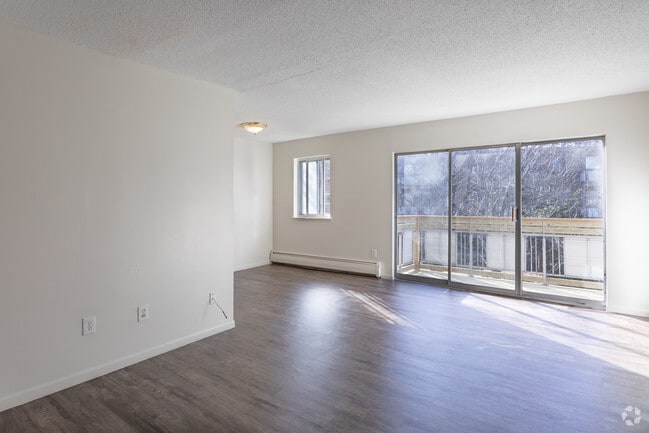 Hilltop Towers Apartments For Rent In Waterbury Ct Forrent Com