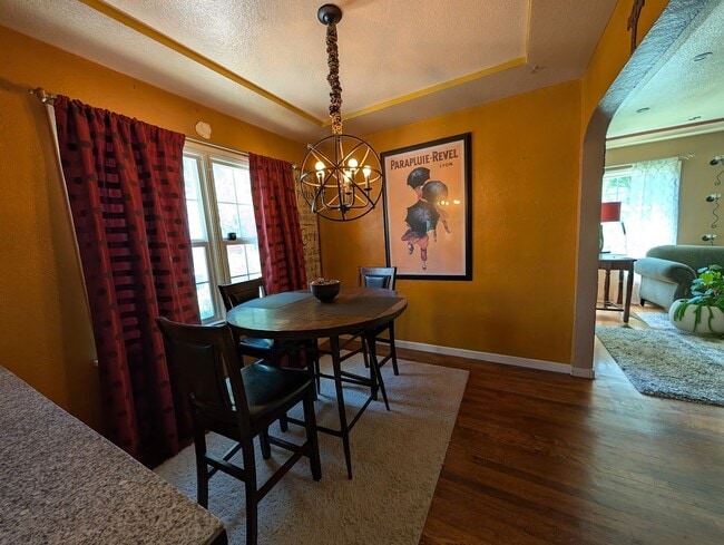 Photo - Stunning 4 Bedroom Normal Hill House - Pet-Friendly!