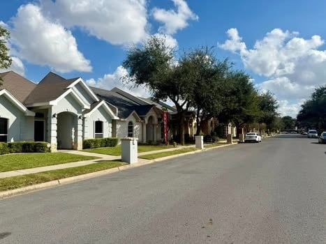 Photo - 1612 Cardinal Ave W