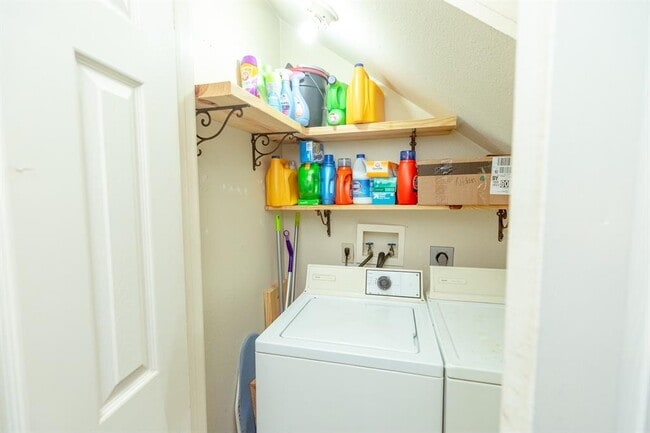 Photo - 712 Peques St