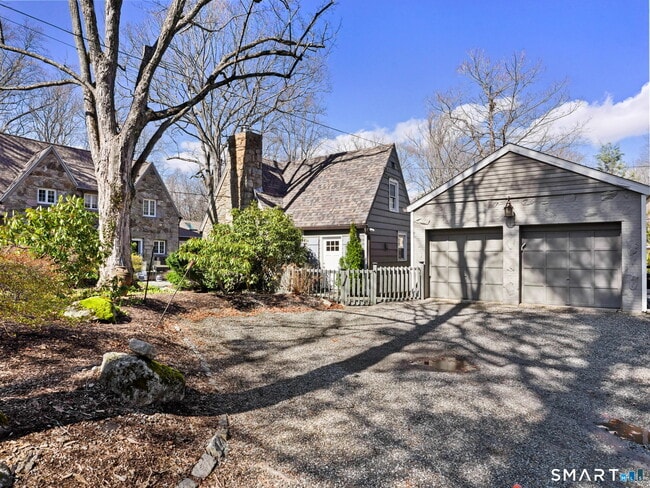 Photo - 212 New Canaan Ave