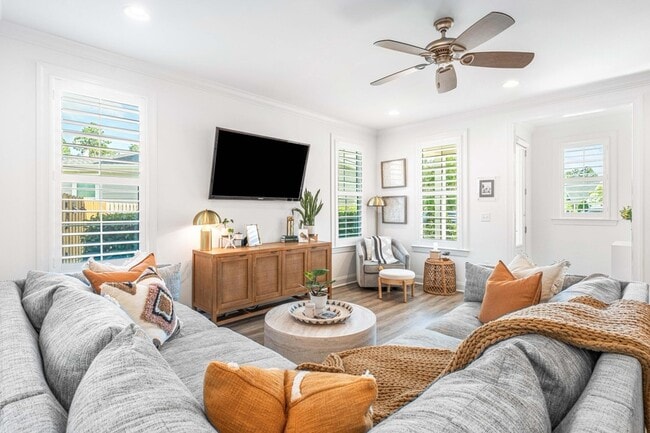 Photo - 229 Windrow Way