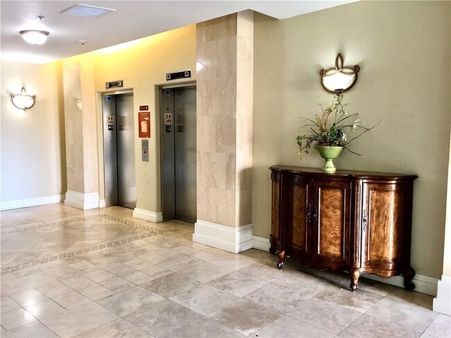 Photo - 580 W Main St Unit 101