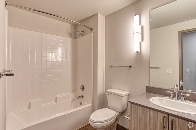 2BR, 2BA - 987SF