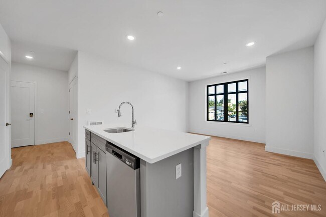 Photo - 1037 Amboy Ave