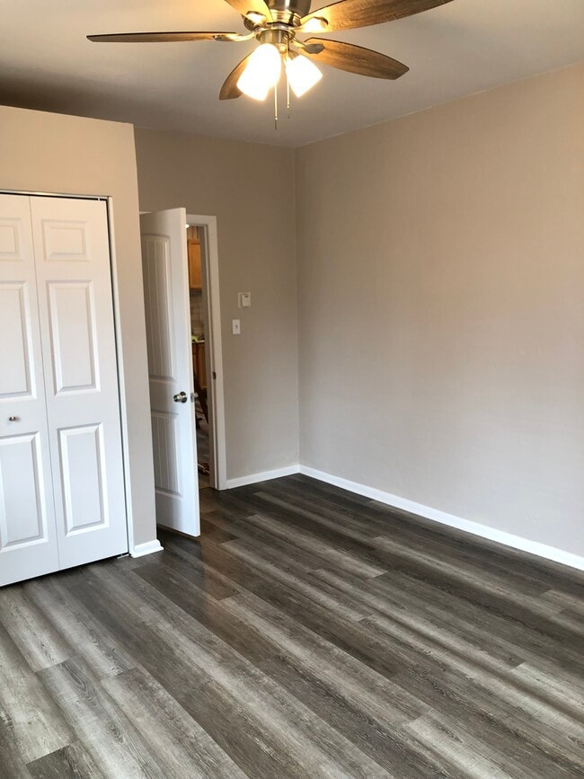 Photo - 507 Douglas St