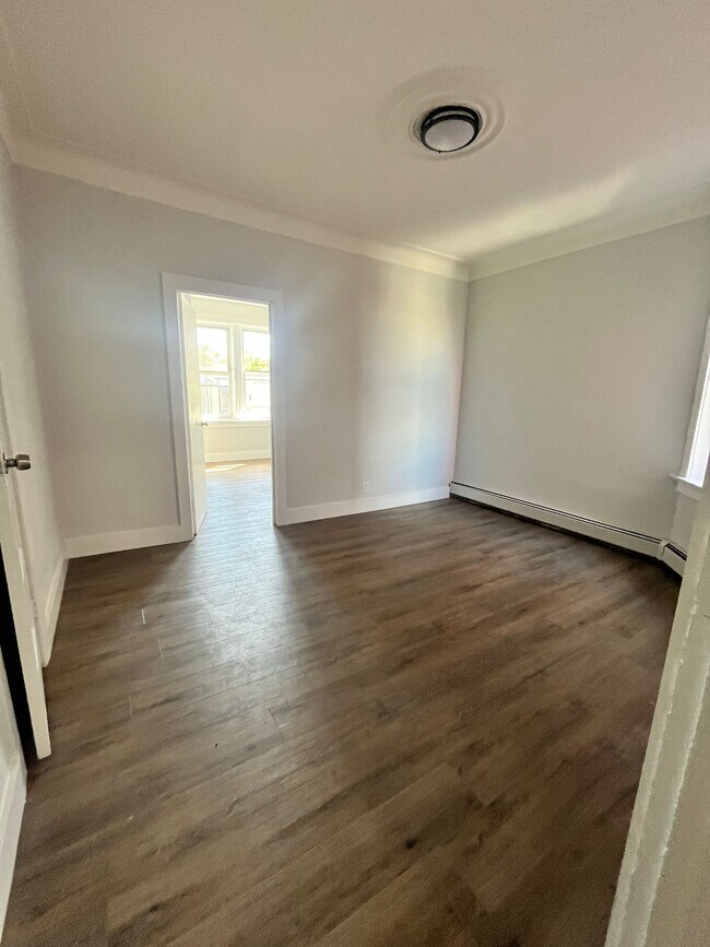 934 Pavonia 7 - 937 Pavonia Ave Unit 7