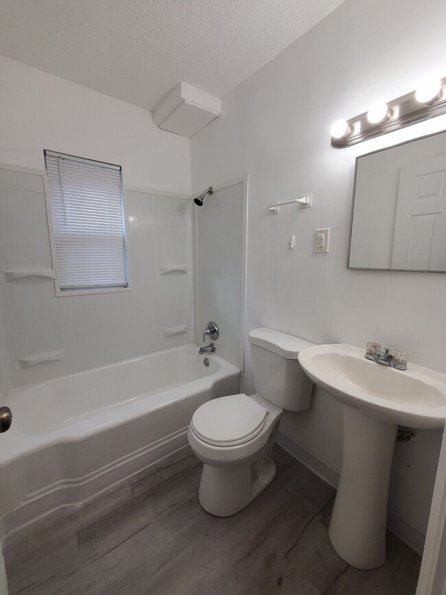 Photo - 250 E Beechwood Ave Unit 1