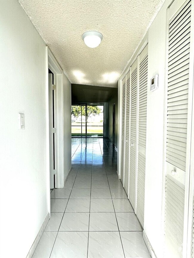 Building Photo - 8411 Lagos de Campo Blvd Unit u109 Rental