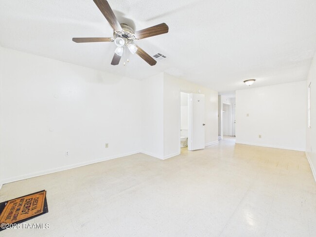 Photo - 104 Country Ln