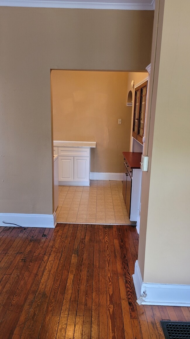 From Living Rm to kitchen - 70 E Hudson St Unit 70