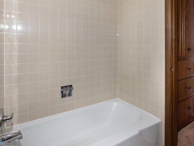 Photo - 2 BED UNIT 1 BATH AVAILABLE FOR RENT