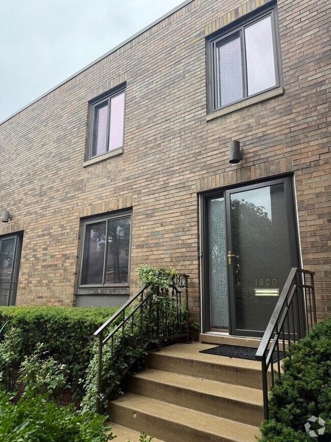 Building Photo - 1800 N Larrabee St Unit 1800 Rental