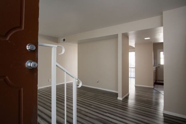 Building Photo - Cozy two bedroom condo in Agoura Hills