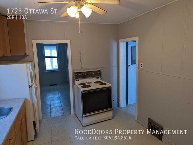 Photo - 1725 Ottawa St