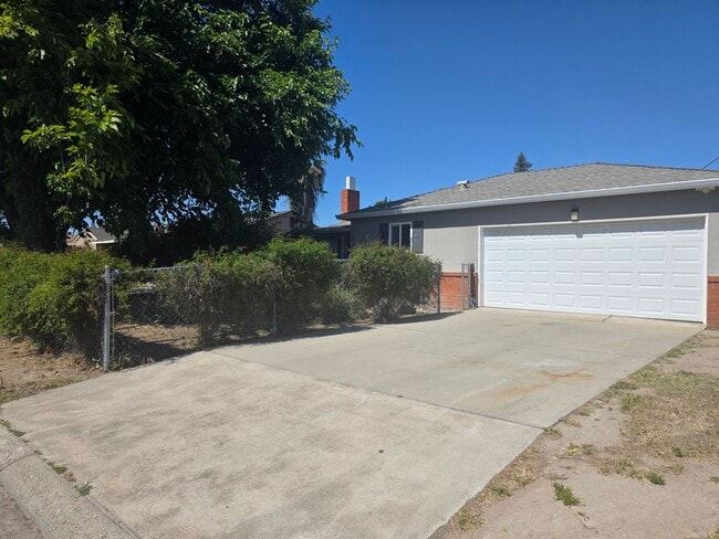 Building Photo - 3-bedroom single story in Turlock!