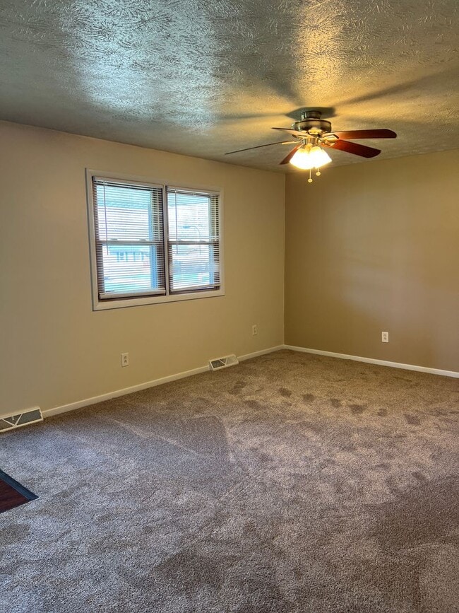 Photo - 3679 Oakview Dr