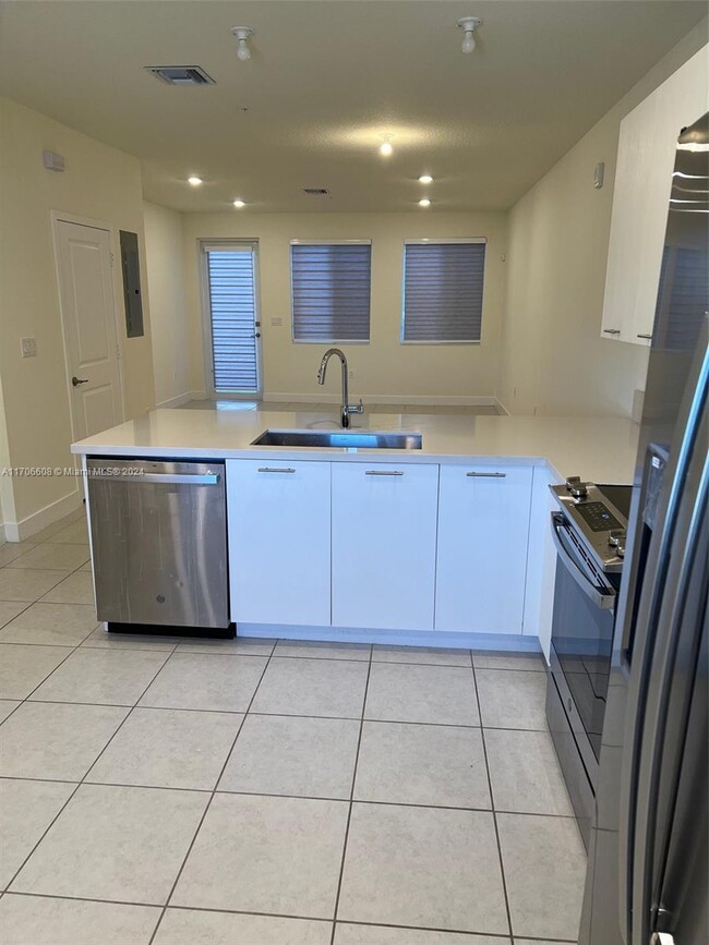 Photo - 10270 NW 66th St Unidad 107 Rental