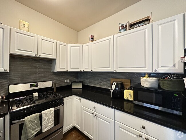 Building Photo - 2907 N Mildred Ave Unit A00C Rental
