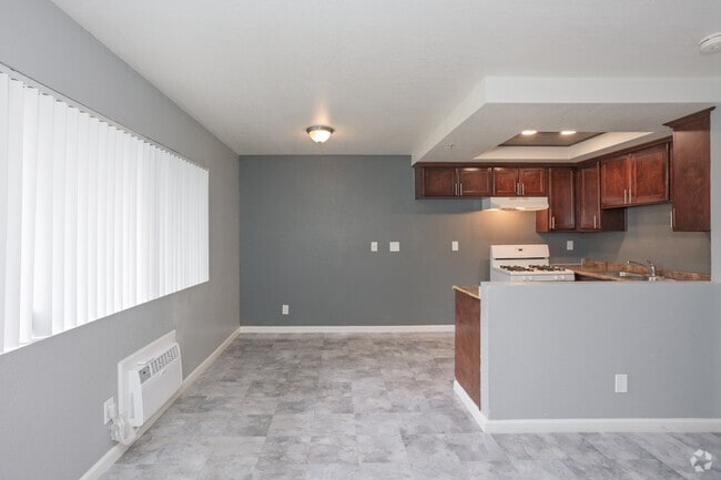 1BR, 1BA - 465SF - Dining Room
