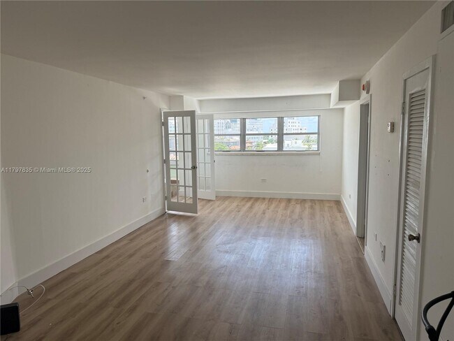Photo - 1881 Washington Ave Unit 7D