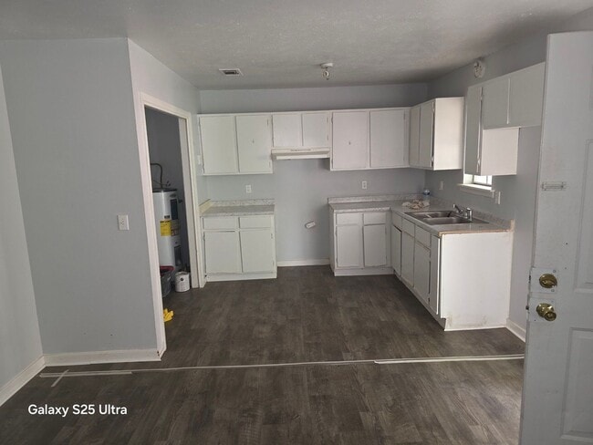Building Photo - 1238 Kennington Ave Rental