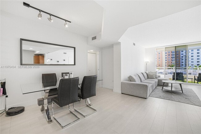 Building Photo - 2775 NE 187th St Unit 625