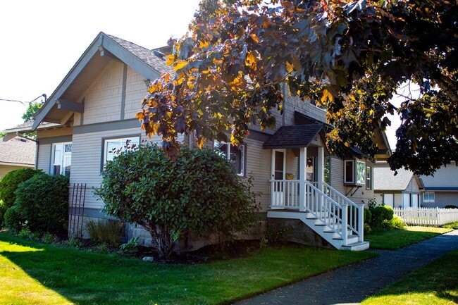 Photo - 4 Bedroom, 2 Bathroom House in Lynden with Fenced Yard