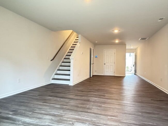 Photo - 3 Bedrooms 1 Garage & Open space one the Main Floor