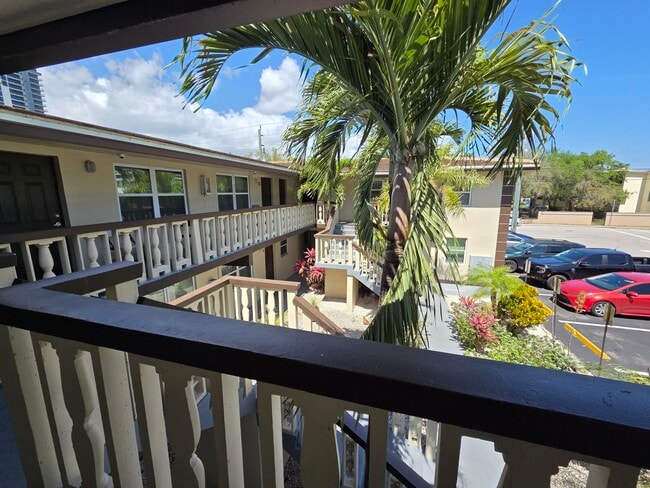 Building Photo - 720 NE 2nd St Unit 7