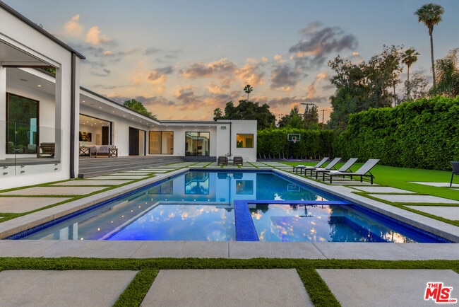 Photo - 20141 Wells Dr House