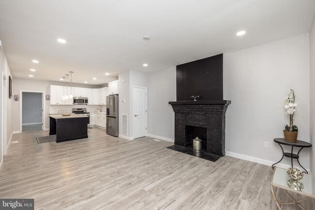 Photo - 24 E 33rd St