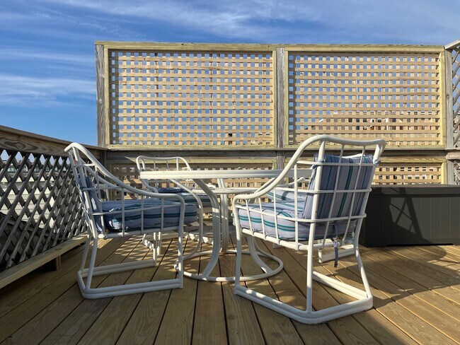 Building Photo - 404 Thames St Unit 3