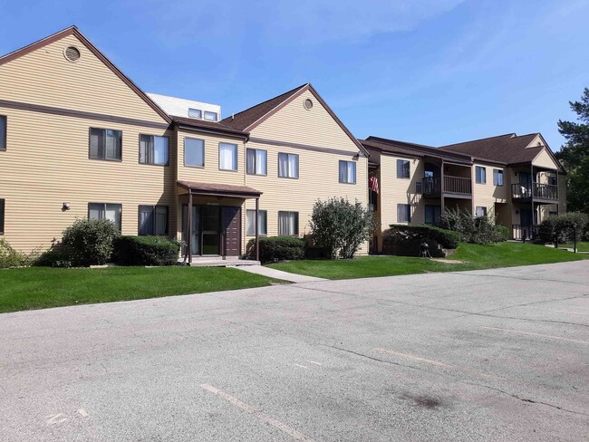 Topaz Apartments N62W23404 Silver Spring Dr. - Topaz Apartments N62W23404 Silver Spring Dr.